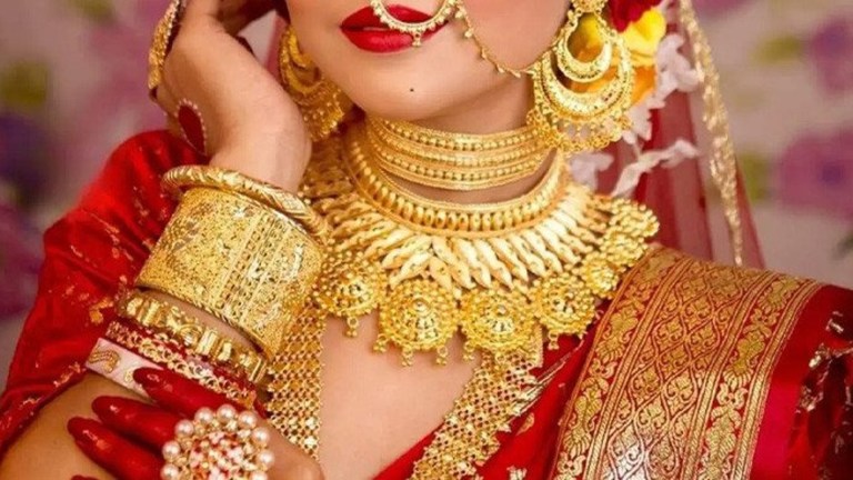 বিশ্ববাজারে সোনার দামে টানা ধস, প্রভাব পড়ছে দেশের বাজারেও