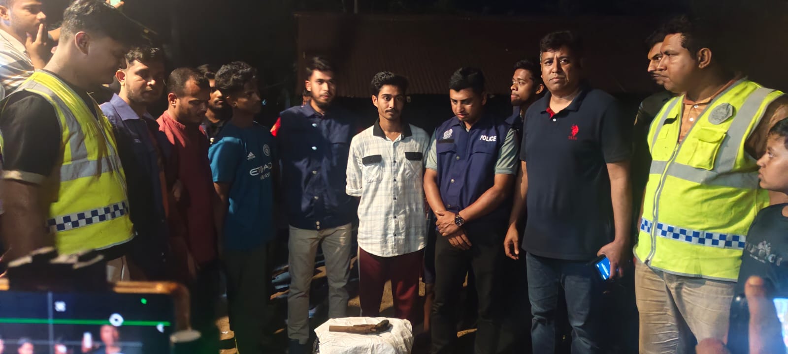 জাফলংয়ে কূপের ভেতর থেকে দেশীয় পিস্তল উদ্ধার: তিন যুবক আটক