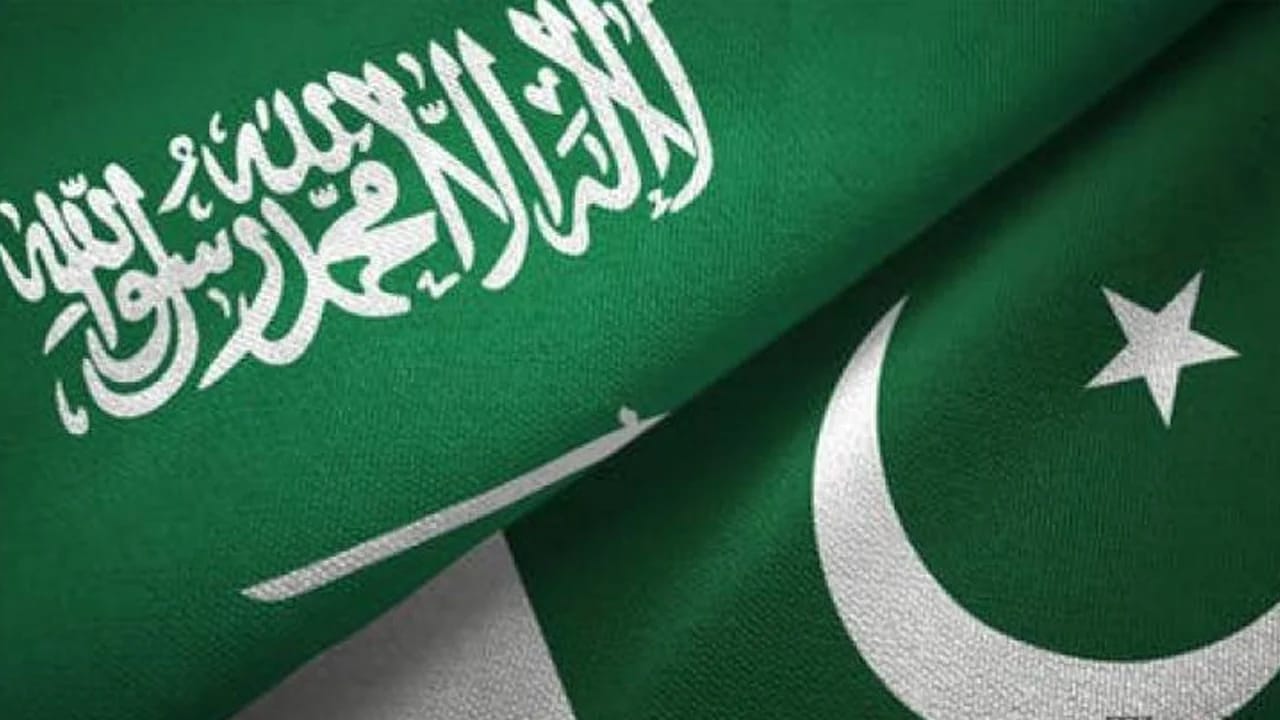 পাকিস্তানের অর্থনৈতিক সংকট নিরসনে সৌদি আরবের আট বিলিয়ন ডলারের বিশাল সহায়তা প্যাকেজ