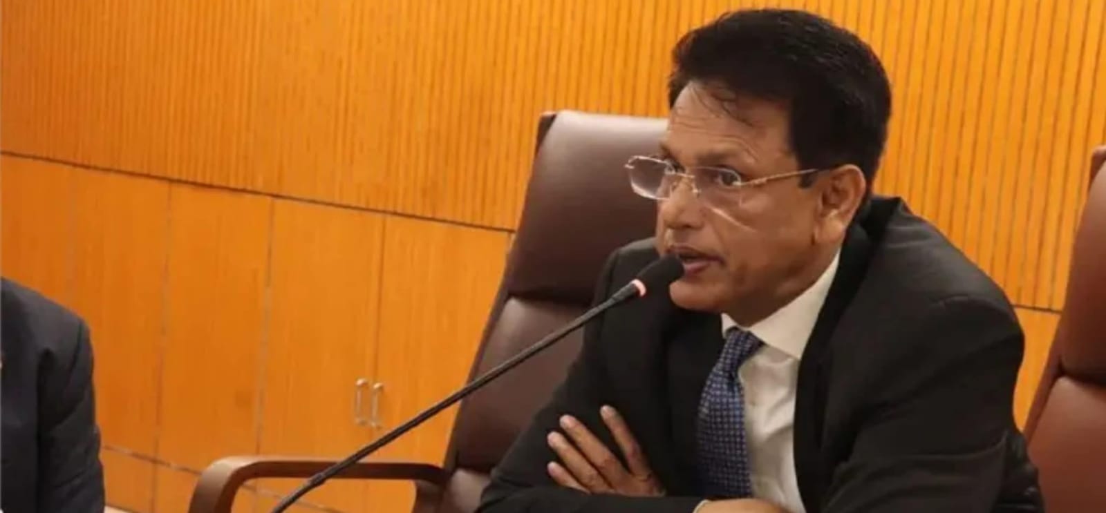 শিক্ষাঙ্গনে প্রযুক্তির বিপ্লব ঘটাতে ফ্রি ওয়াই ফাই ও শিক্ষকদের ট্যাব দেওয়ার পরিকল্পনা