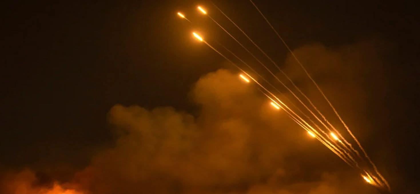 ইসরায়েলি সামরিক ঘাঁটিতে হিজবুল্লাহর রকেট হামলা: মধ্যপ্রাচ্যে বাড়ছে সংঘাতের উত্তাপ