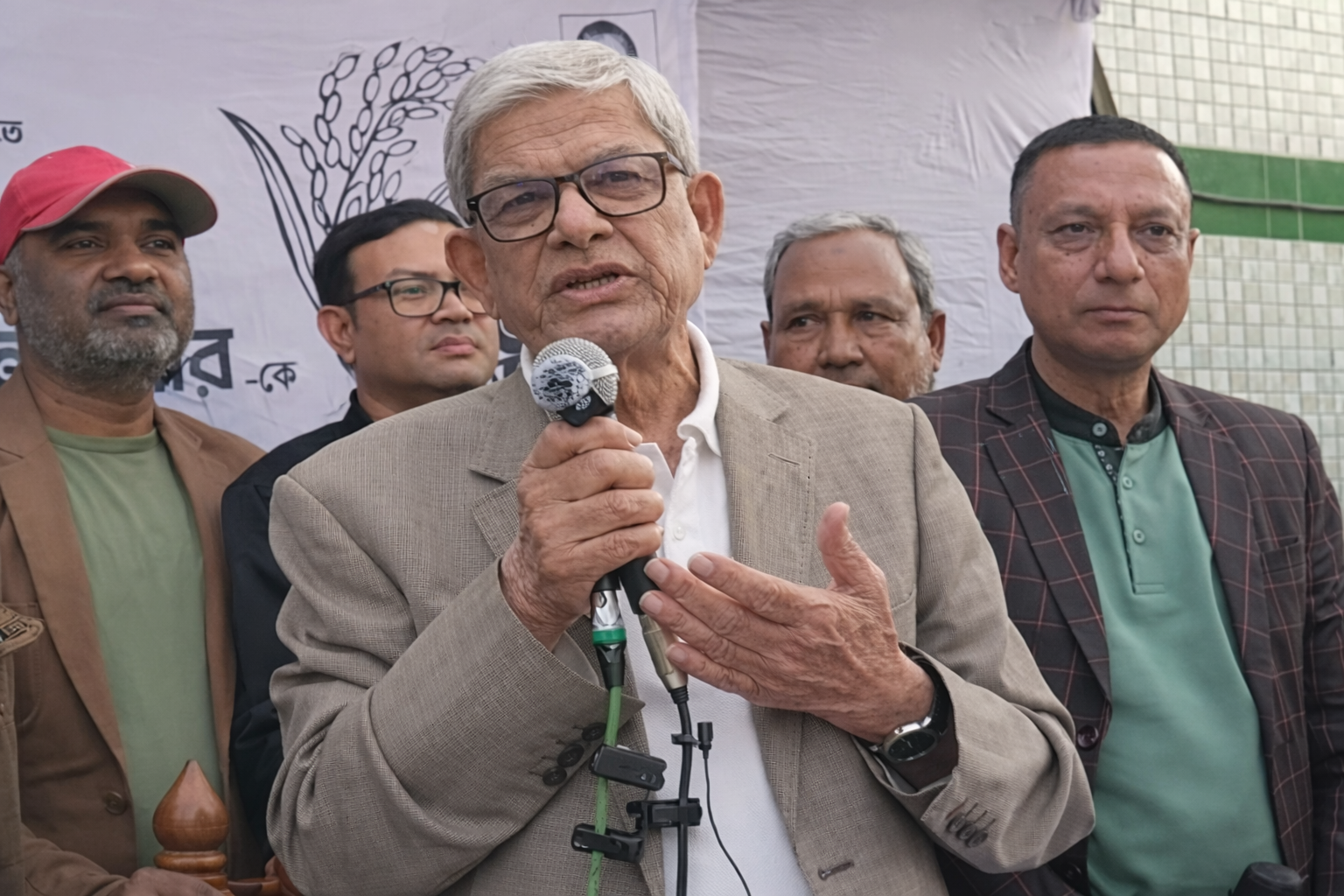 ঠাকুরগাঁওয়ে পথসভায় ফখরুল, নির্বাচন ঘিরে সহনশীলতা ও অংশগ্রহণের কথা বললেন