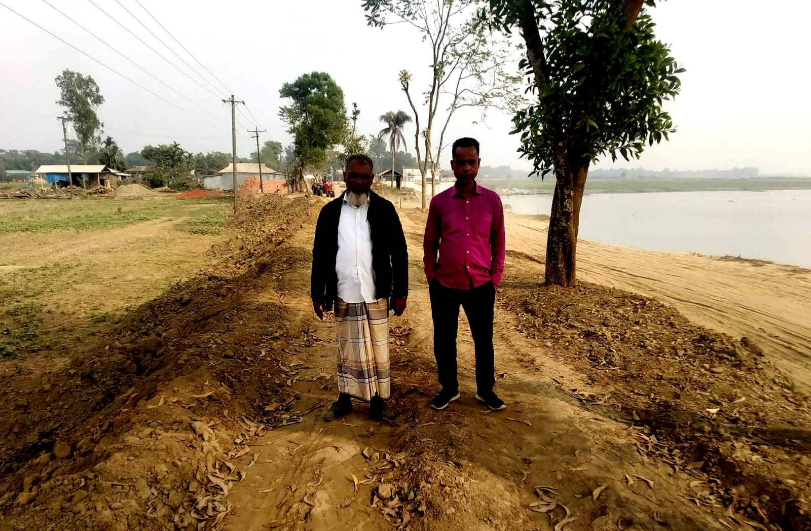 জগন্নাথপুরে নদী ভাঙন কবলিত এলাকায় বেড়িবাঁধ নির্মাণ