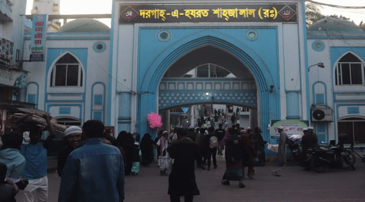 সিলেটে দুই ওলির মাজারে মুসল্লিদের ঢল, ধর্মীয় ভাবগাম্ভীর্যে পালিত শবে বরাত