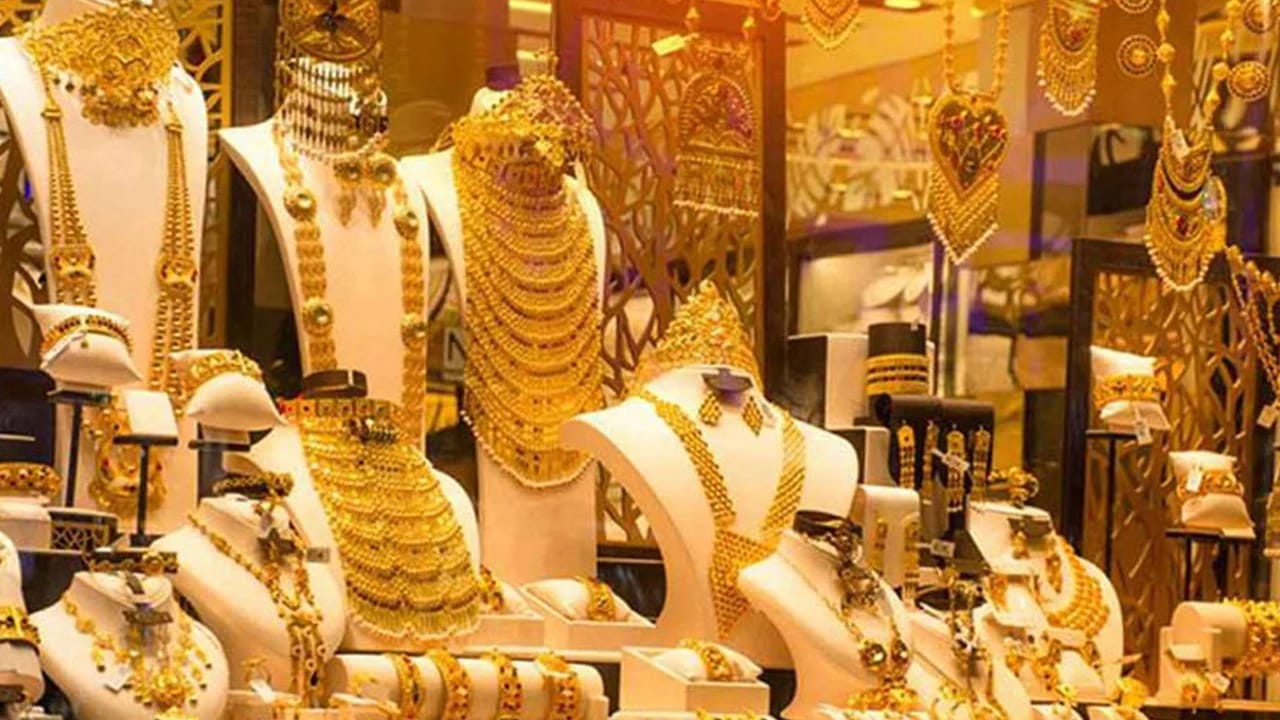 টানা সাত দফা কমার পর বাড়ল স্বর্ণের দাম: ভরি ২ লাখ ৩৭ হাজার টাকা ছাড়াল