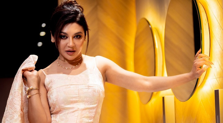 মোবাইল ব্যবহার নিয়ে যে পরামর্শ জয়া আহসানের