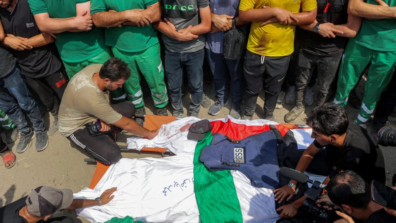 গাজায় ইসরায়েলি অভিযানে নিহতের তালিকায় আরও এক সংবাদকর্মী ও পেশাদারিত্বের চরম মূল্য