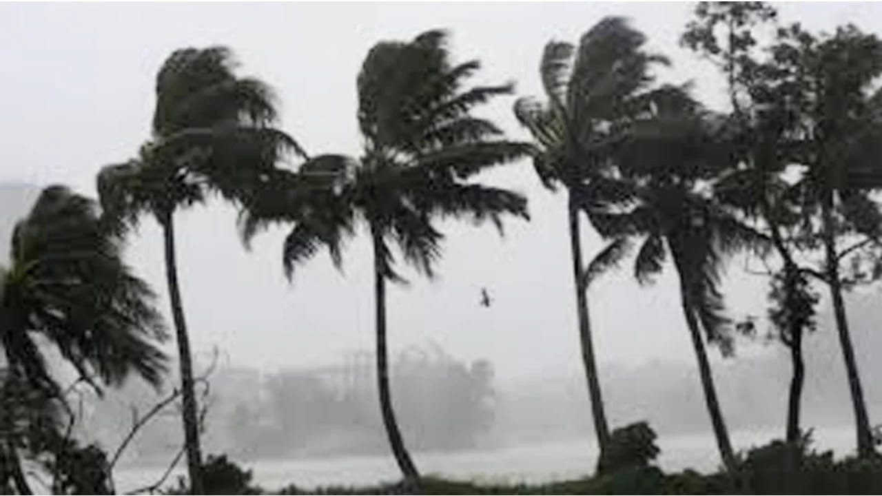 সারা দেশে তীব্র গতিবেগে কালবৈশাখী ঝড়ের সতর্কবার্তা ও জানমালের নিরাপত্তা নিশ্চিতের আহ্বান