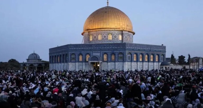 দীর্ঘ ৪০ দিনের অবরুদ্ধ দশা শেষে মুসল্লিদের জন্য উন্মুক্ত পবিত্র আল আকসা