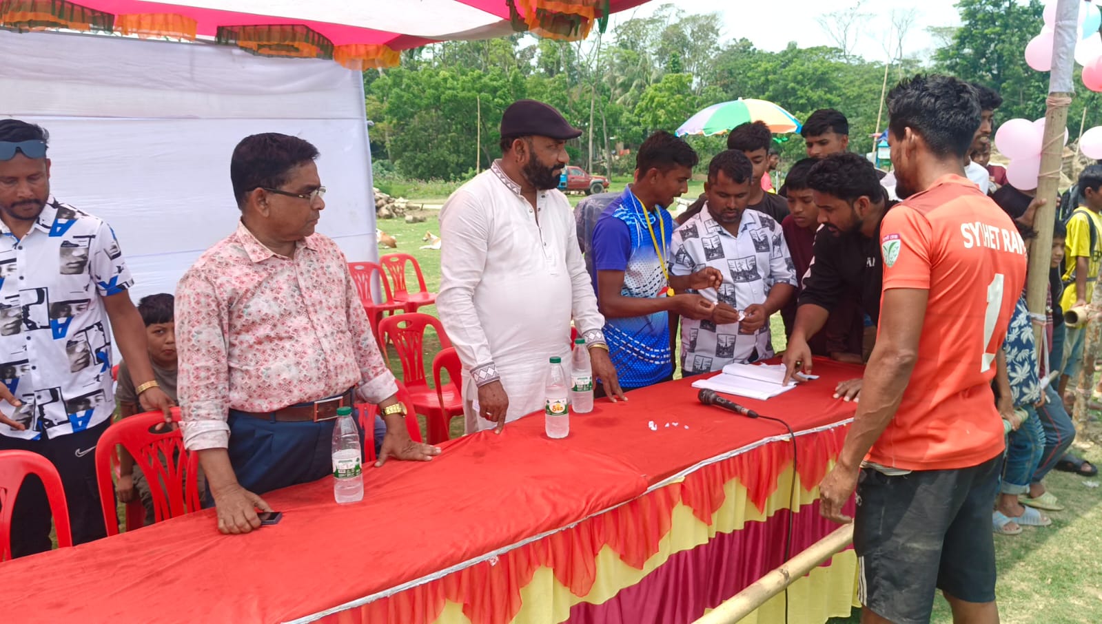 ছাতকের বৌলায় ঐতিহ্যবাহী রশি টান প্রতিযোগিতা সম্পন্ন: চ্যাম্পিয়ন হেমার একাদশ