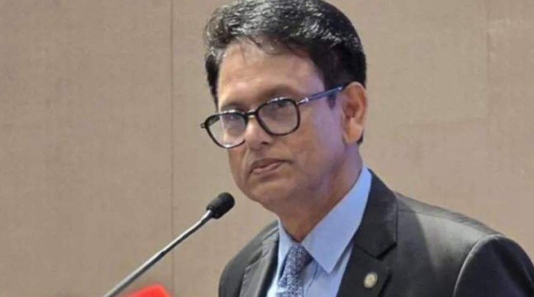 শিক্ষার্থীদের  হাতে ট্যাপ দেওয়া হবে।