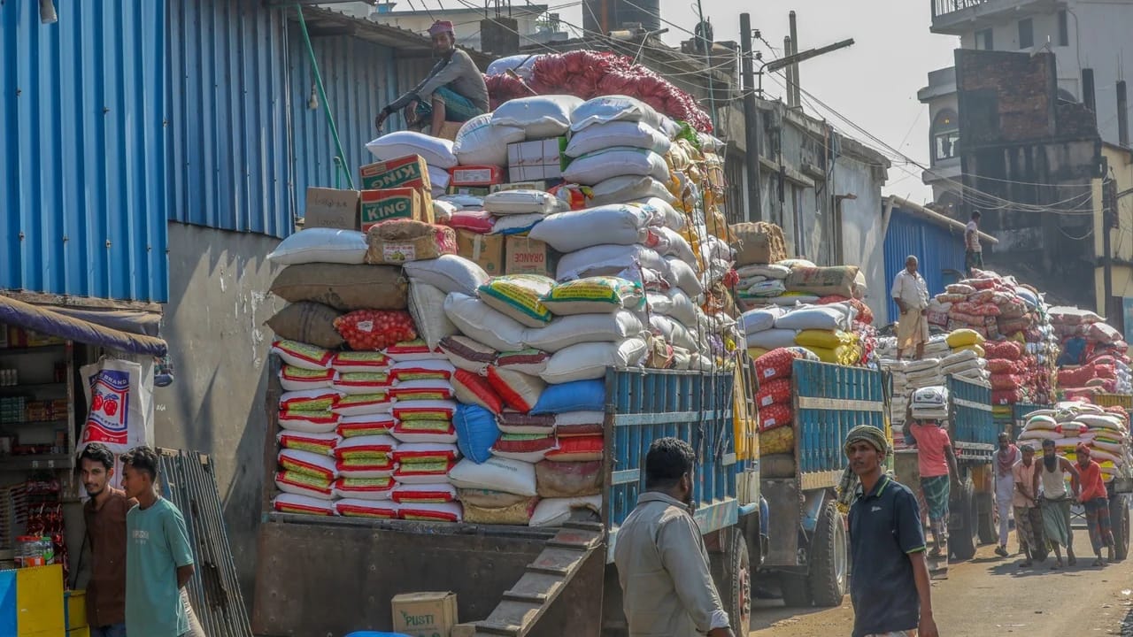 রেকর্ড আমদানিতেও বাজার অস্থির; রমজানের আগে খাতুনগঞ্জে অসাধু সিন্ডিকেটের কারসাজি
