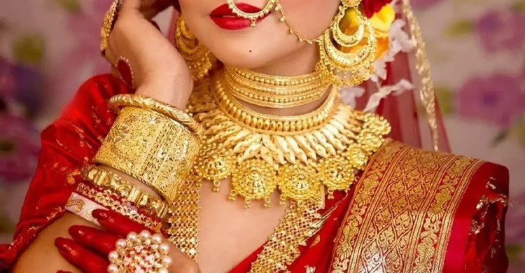 বিশ্ববাজারে ৫ হাজার ডলার ছাড়াল সোনা; দেশেও ভরিতে বাড়ল দাম