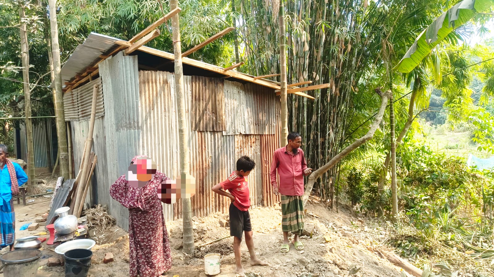 প্রশাসনের নিষেধাজ্ঞা উপেক্ষা করে জাফলং চা বাগানের ভূমি দখল: শ্রমিকের ওপর হামলা