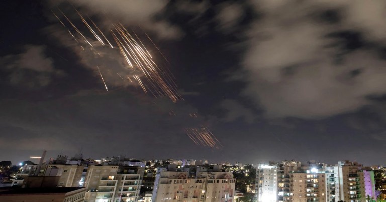 ইসরায়েলে ইরানের ক্লাস্টার বোমা হামলার অভিযোগ