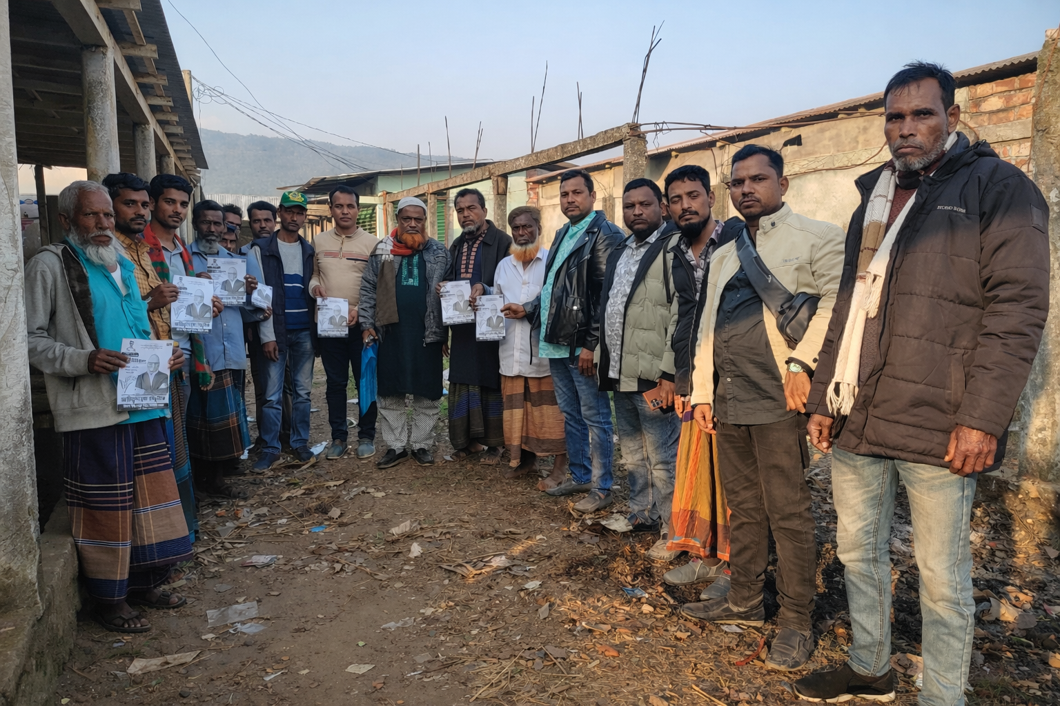 গোয়াইনঘাটের পশ্চিম জাফলংয়ে আরিফুল হক চৌধুরীর পক্ষে লিফলেট বিতরণ ও গণসংযোগ