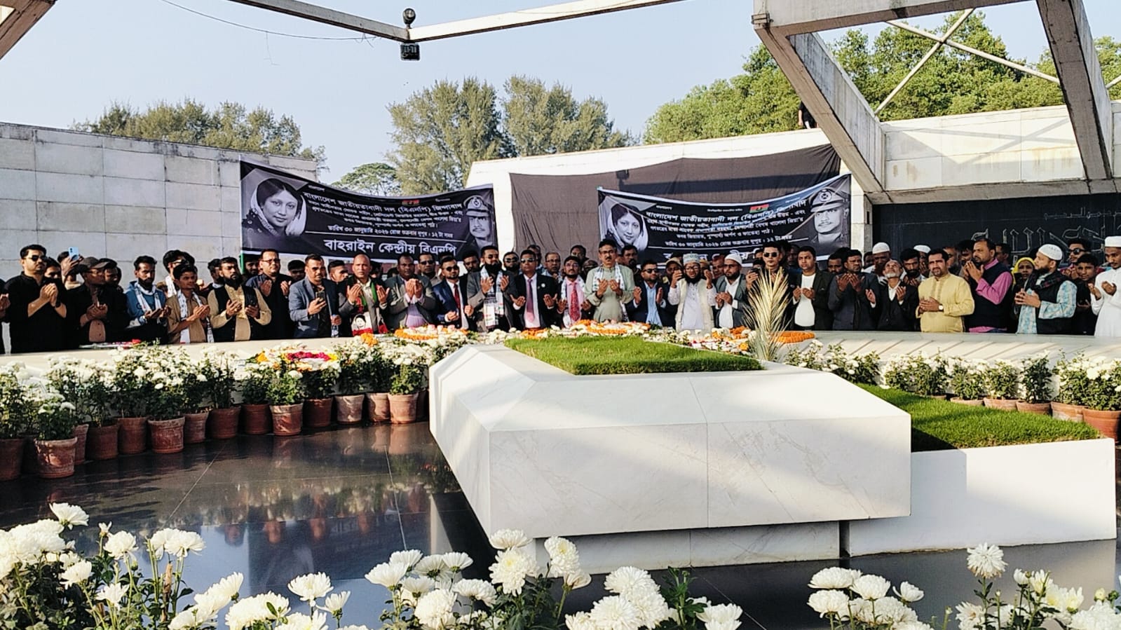 বাহরাইন কেন্দ্রীয় বিএনপির উদ্যোগে শহীদ প্রেসিডেন্ট জিয়াউর রহমান ও মরহুমা খালেদা জিয়ার কবরে শ্রদ্ধা নিবেদন