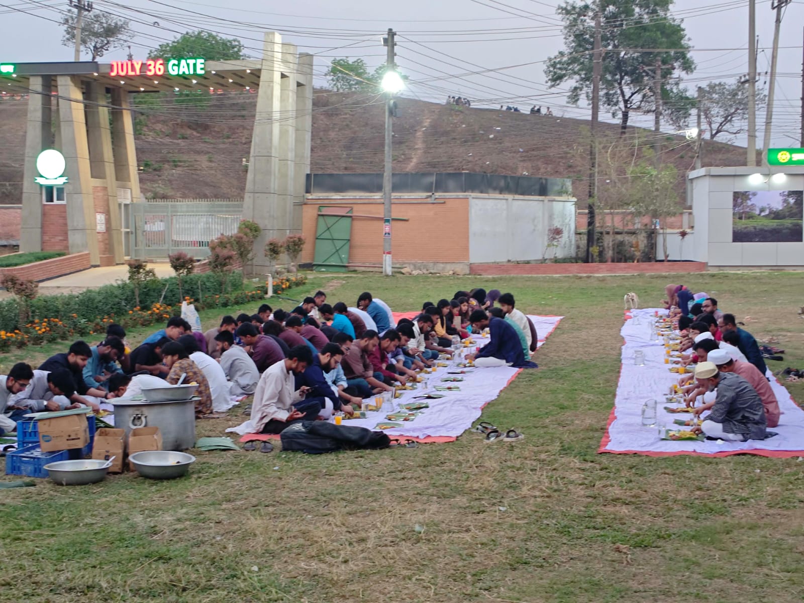 প্রকৃতির কোলে নান্দনিক ইফতার: প্লাস্টিকমুক্ত ক্যাম্পাস গড়তে সিলেট কৃষি বিশ্ববিদ্যালয়ের অভিনব উদ্যোগ